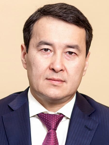 Алихан Смаилов