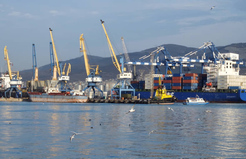 Арматура канула в море