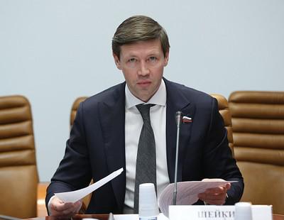 Сенаторы в окружении врагов.