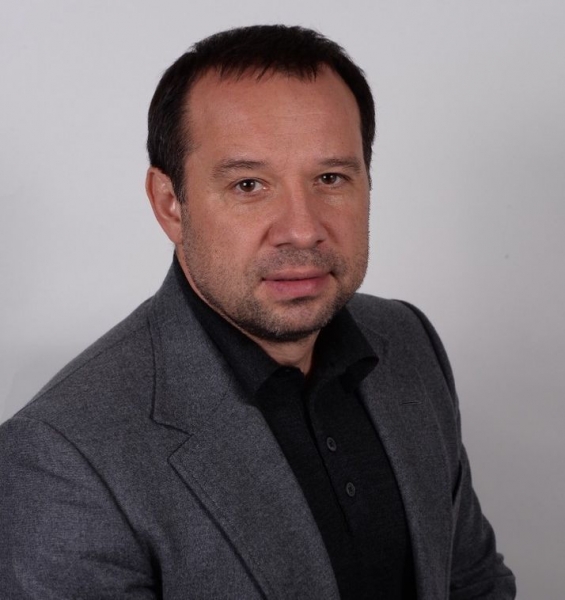 Рядом со входом в исподнюю: как Мазараки "подбирают" рынок