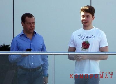 Сын экс-главу Российской Федерации при папином "кошельке"