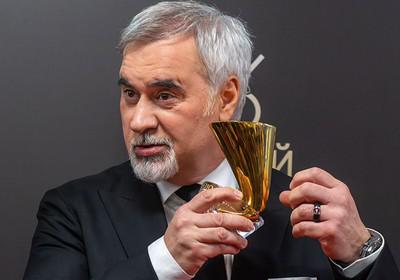 Корпоративам слава!