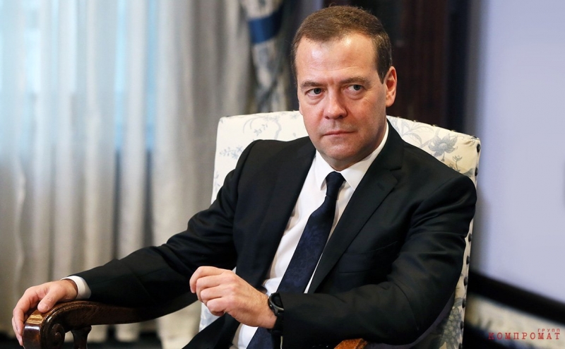 «Средств нет, держитесь!» Дмитрий Медведев за тысячу рублей снимает в аренду участок ценой полмиллиарда. Однако и тысячу не заплатил