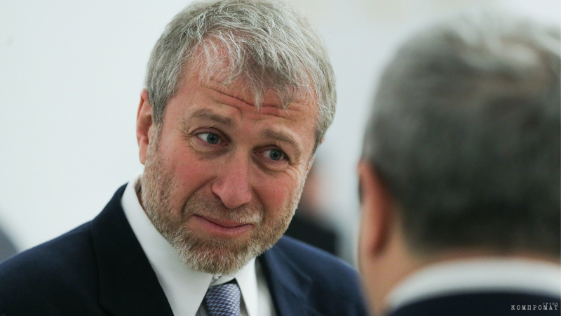 Роман Абрамович становится беднее
