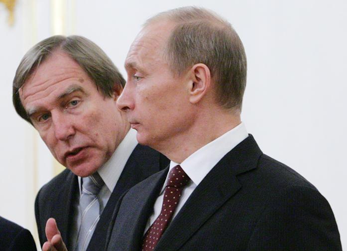 По имеющимся у средств массовой информации сведениям, кошелька Владимира Путина Сергея Ролдугина срочно транспортировали в ФРГ в крайне тяжелом состоянии: европейцы разрешили перелет