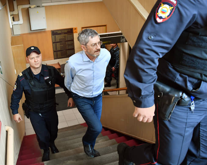 Банкиру выставили счет по делу