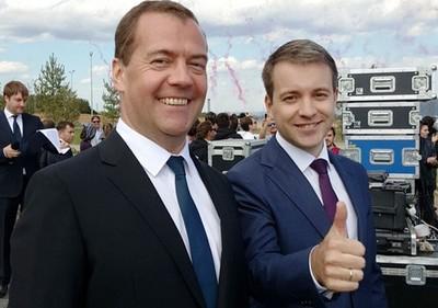 "Вселенная" в созвездии младшего Медведева.