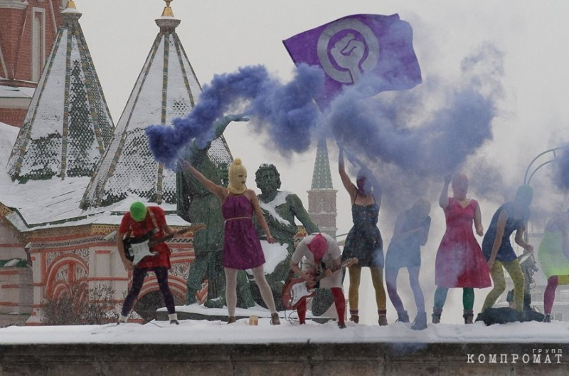 Как устроилась в Лос-Анджелесе Надежда Толоконникова из Pussy Riot и что у неё осталось на родине