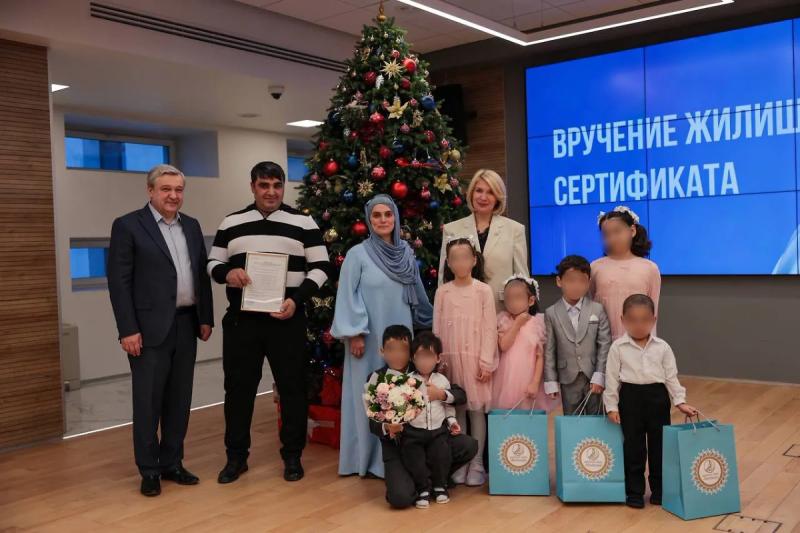 Бедняки с телефонами за 140 тыс. Кто из чиновников Мытищ ответит за скандал с квартирой для семьи мигрантов