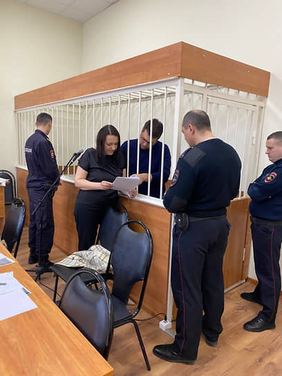 Белгородский областной суд отменил приговор Антону Иванову, осужденному на 10 лет колонии за взятки. Дело направлено на новое рассмотрение в Свердловский райсуд Белгорода.