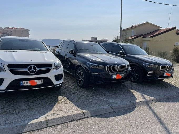 Мигранты с Украины в Европе, дорогие авто, миллионеры, пособия