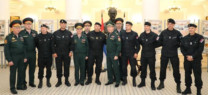 "Дружба народов" Бориса Ванинского и Виктора Золотова.