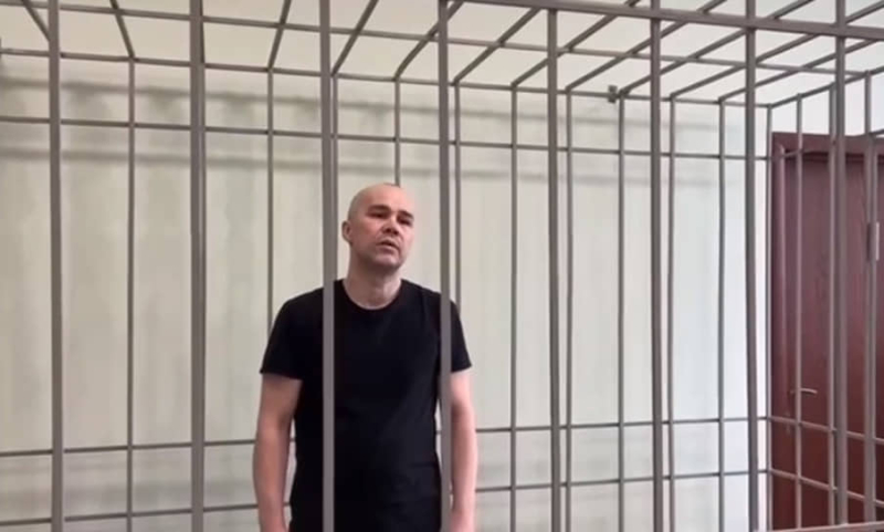 Бывшего подполковника не выпускают из судов