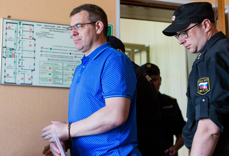 Бывшему генералу разрешили работать на свободе