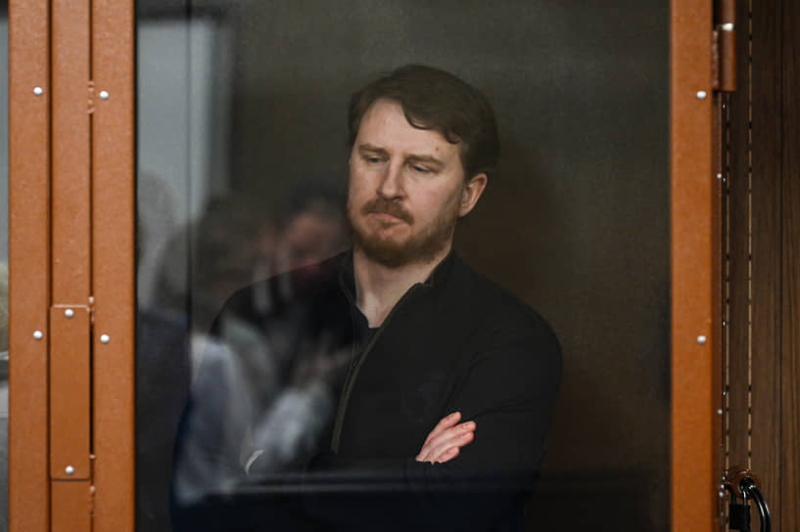Бывшему мэру Сочи и его супруге предъявлены обвинения в коррупции, включая взяточничество, растрату и легализацию денежных средств. Дело направлено в Верховный суд для определения подсудности, Генпрокуратура требует изъять активы на 1,6 млрд рублей.