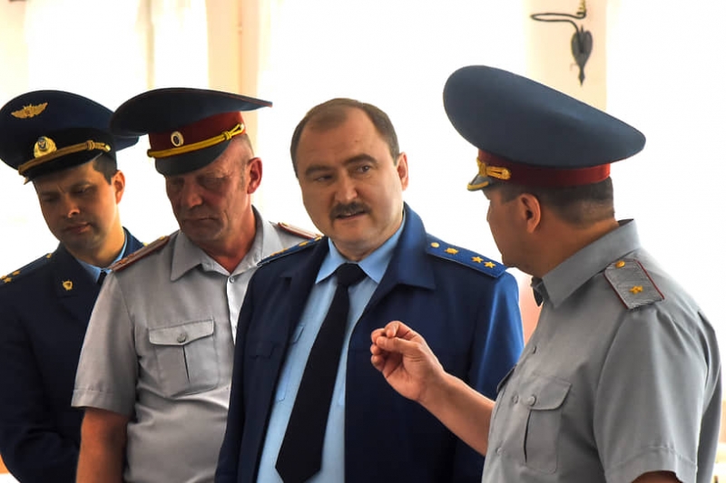 Бывший прокурор высвободит квартиру, но не камеру