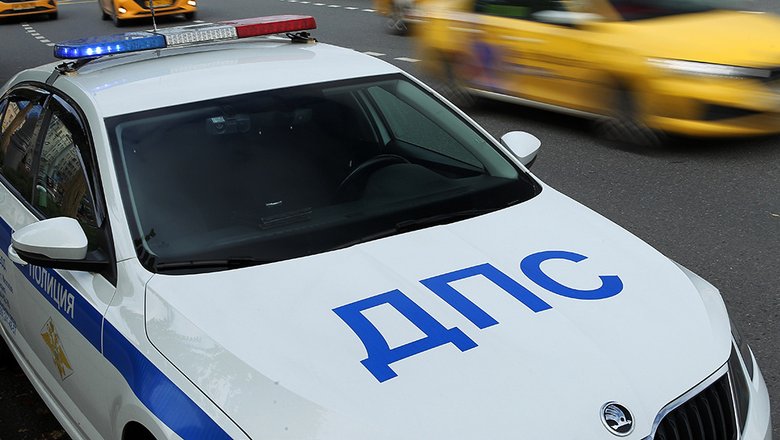 Бывший российский инспектор ДПС поплатился за фото на работе
