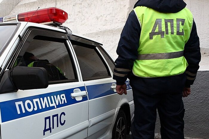 Петербургские гаишники довели до слёз даму, сломали ей стекло в автомобиле и открыто уголовное производство