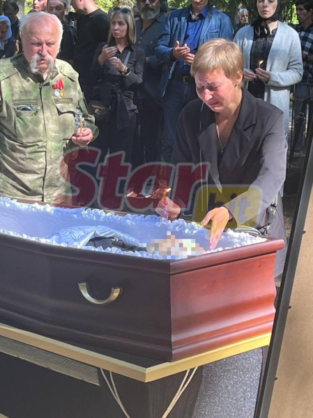 Чужие люди привезли венки и букеты, а родные так и не поставили памятник: могила Ивана Краско в годовщину смерти