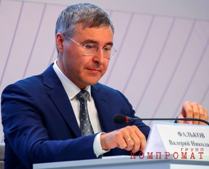 Лена для министра. Валерий Фальков вывез рыжеволосую пассию из Тюмени, но не Тюмень из неё