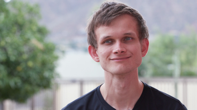 Создатель цифровой валюты Ethereum Виталик Бутерин показал содержимое ранца