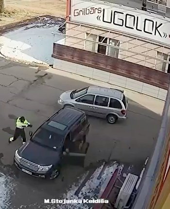 Киллер в строительной робе на улочках Риги