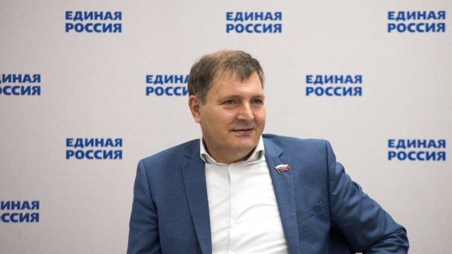 &laquo;Если ты член Единой России, обеспечь для урны вброс&raquo;.