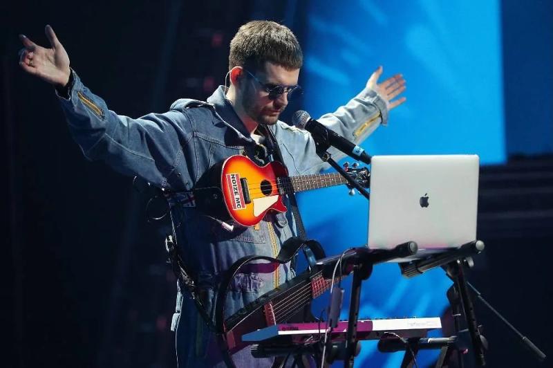 Деньги не пахнут: Как беглому рэперу Noize MC до сих пор удаётся зарабатывать в России, а тратить &mdash; на ВСУ