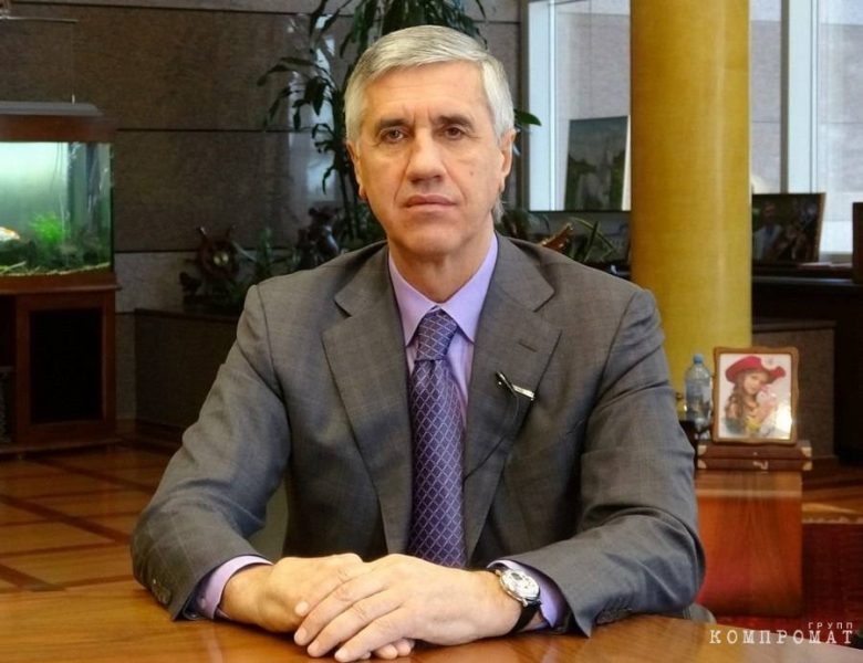 Анатолий Быков продолжает эпатировать публику, а властям остаётся винить в этом самих себя