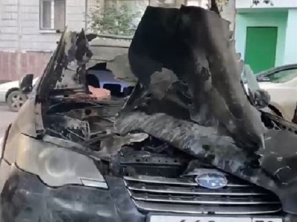 Директор томской УК получил два года колонии-поселения за организацию поджога автомобиля
