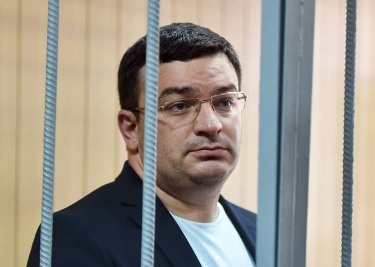 Доктор не защитился профессором