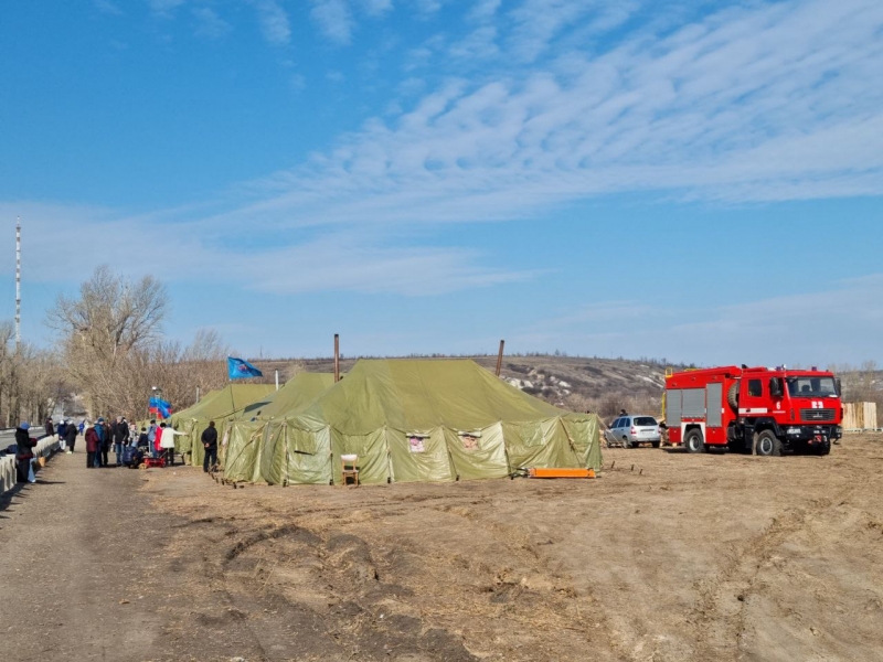 "Дорога жизни" под миномётным огнём: Репортаж Лайфа из осаждённого Рубежного