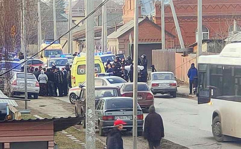 Достал нож - режь. Массовая драка закончилась поножовщиной