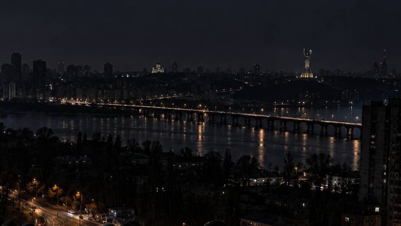 Двойной коммунальный удар по Киеву: После перебоев с электричеством начались отключения воды