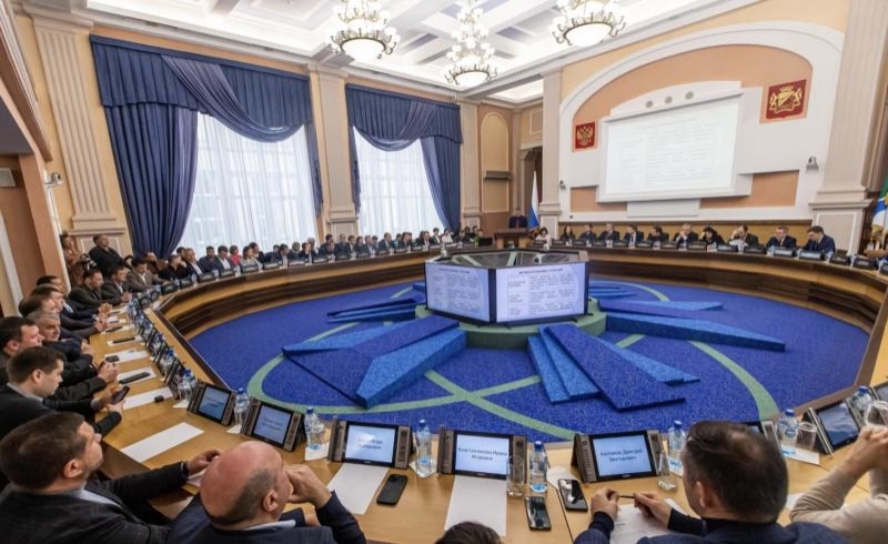 Двух новосибирских депутатов могут лишить мандатов