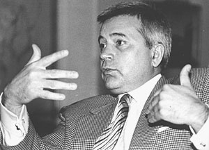Алекперов не стал брать к себе Калюжного, как   не оправдавшего надежд        // Черный рынок. Закат империи       "ЛУКойла"