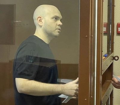 Александр Попов изменил и зарезал.