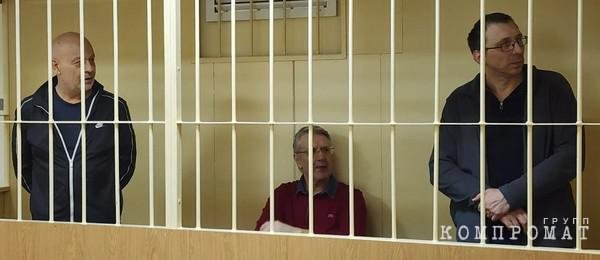 Получив 7,5 года, которые уже отсидел, экс-сенатор задержан в зале суда по новому делу &mdash; о хищении 359 млн руб. из банка "Таврический" в виде займов
