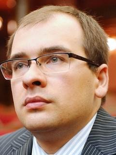 35-летнего сына главы "Роснефти" под именем охранника не успели откачать из-за перепутавшей адрес скорой