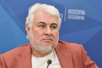 Прокуратура Парижа заподозрила главу холдинга LVMH в отмывании €20 млн при скупке недвижимости в Куршевеле через совладельца группы РЕСО Саркисова