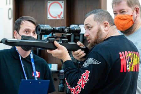 Из "Джеймса Бонда" в священники.
