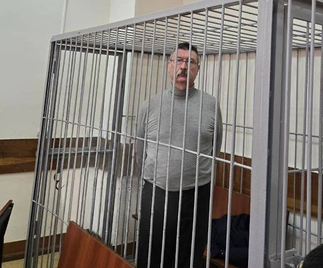 Экс-чиновник Минобороны Юрий Кожевников обвиняется в получении взяток. Он отрицает свою вину, ссылаясь на показания других фигурантов дел о мошенничестве при строительстве объектов в Калининградской области. Подробности дела &ndash; в материале Ъ.