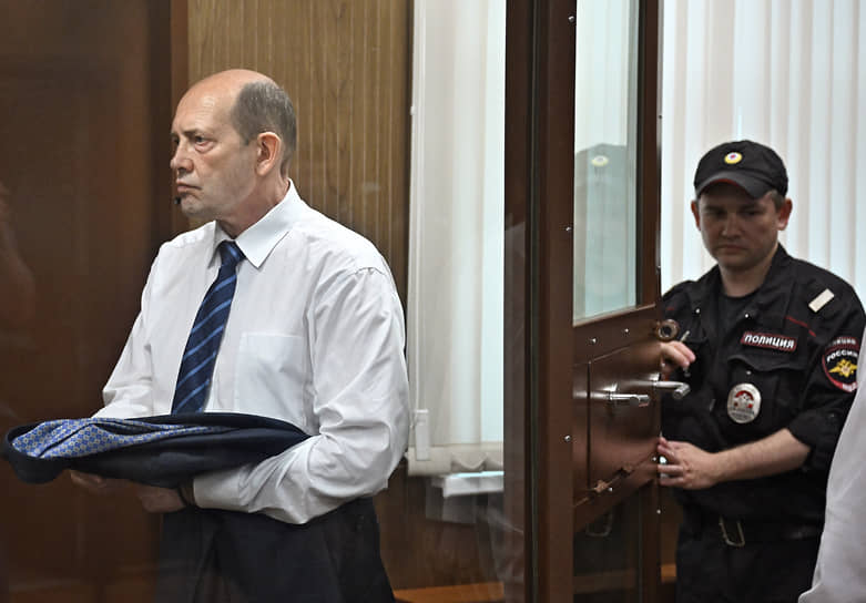 Экс-главе «Автодора» скостили срок, но не ущерб