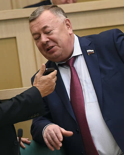 Бывший-члену сената воспретили гулять ночами