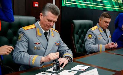 Юрия Кузнецова и его жену задержали в собственной постели.