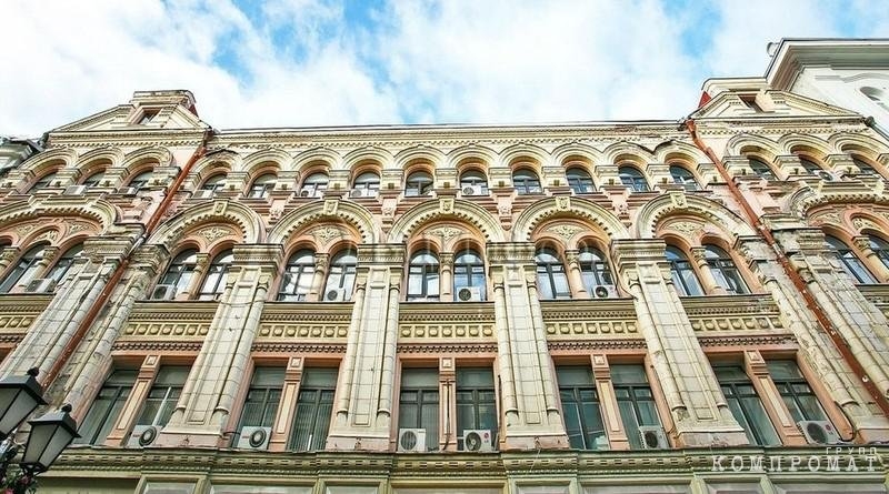 Самолет, гольф-клубы в Испании и России, виллы в Испании и Португалии, недвижимость на Лазурном берегу, в Москве и Подмосковье, инвестиции