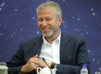 Роман Абрамович обкэшил Дениса Мантурова.