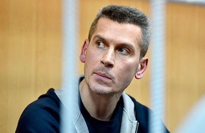 Зиявудин Магомедов предъявил за порты.