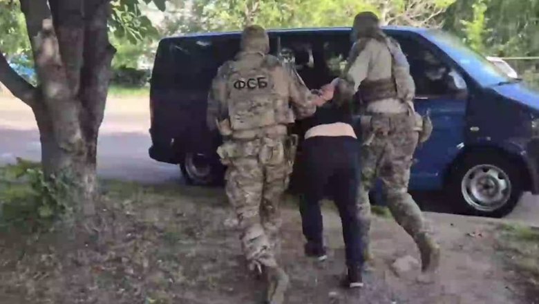 ФСБ показала задержание готовившего подрыв машины участника СВО на Ставрополье