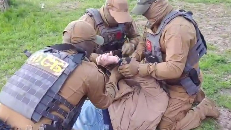 ФСБ задержала трёх жителей ЛНР по подозрению в госизмене